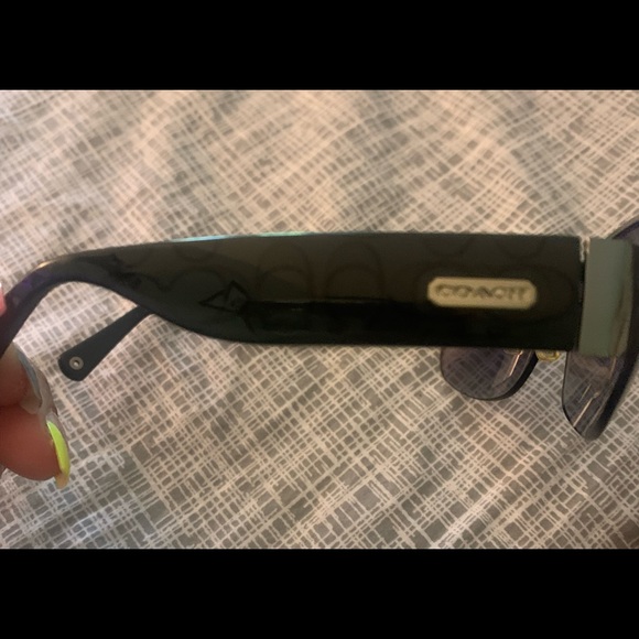 Coach sunglasses with case - Picture 7 of 7